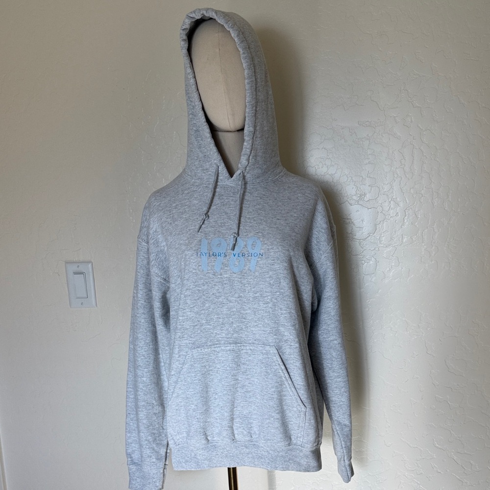 Taylor Swift 1989 Taylor’s Version Merch Hoodie - size M